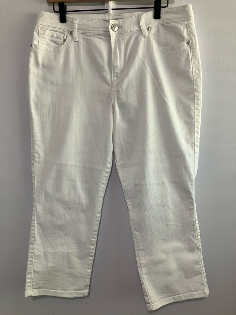 W62 Classic Fit Capri White Size 12